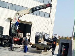 上海致壮船务工程有限公司6米龙门设备装卸
