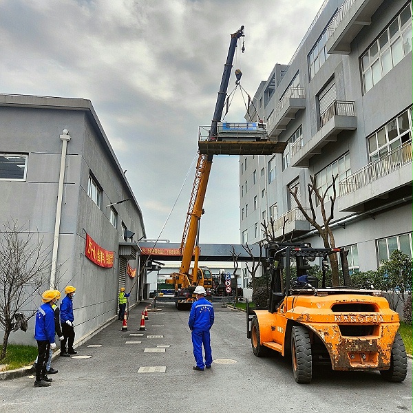 电路板钻孔机吊装搬迁